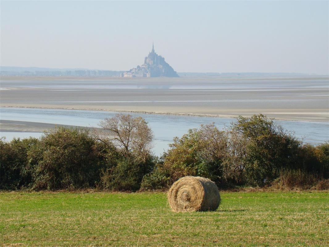 Entre Mont St Michel Et Merveille Vains Buitenkant foto