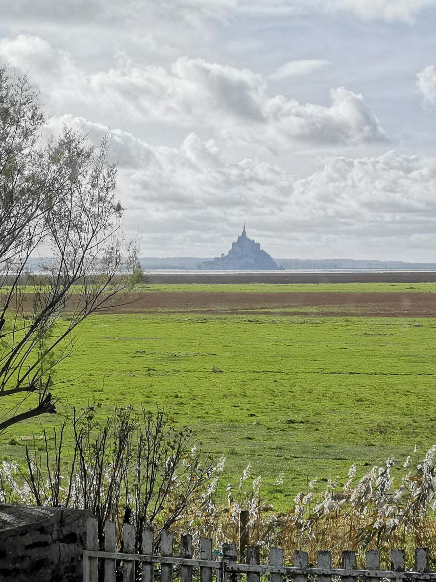 Entre Mont St Michel Et Merveille Vains Buitenkant foto