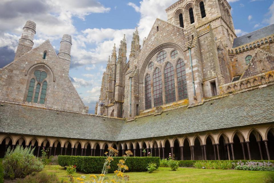 Entre Mont St Michel Et Merveille Vains Buitenkant foto