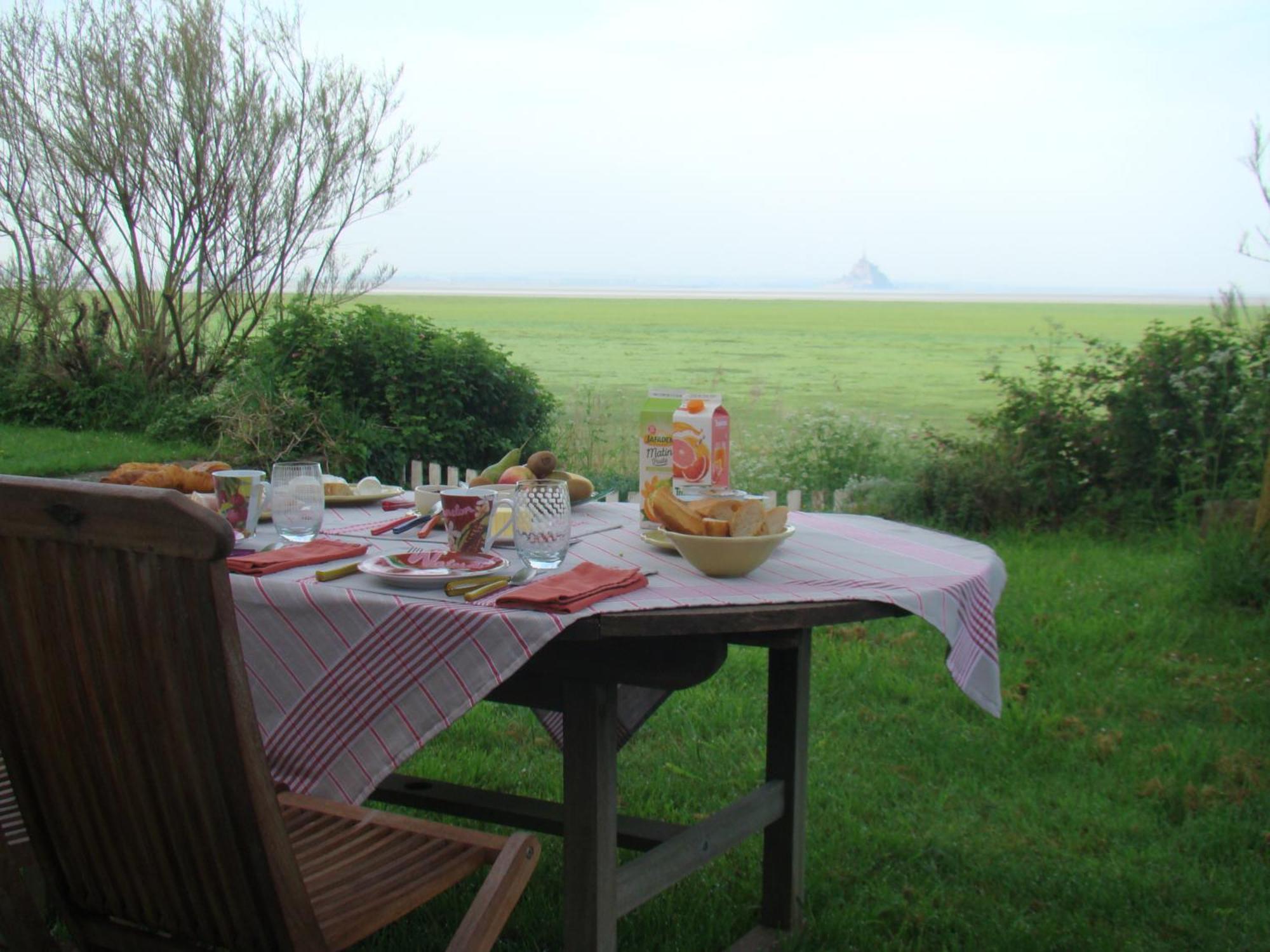 Entre Mont St Michel Et Merveille Vains Buitenkant foto